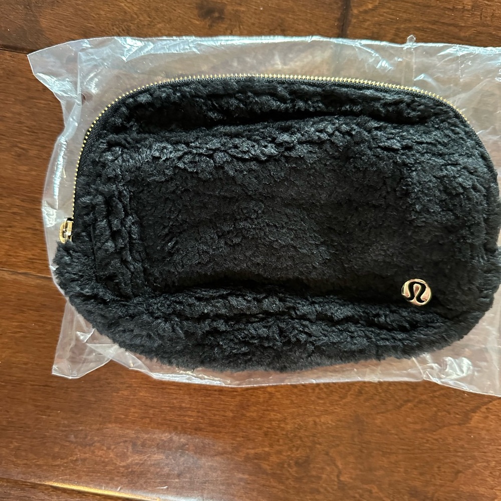 Lululemon EBB black fleece